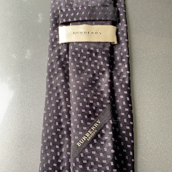 CLASSIC BURBERRY 100% SILK MADE IN ITALY - Picture 3 of 4